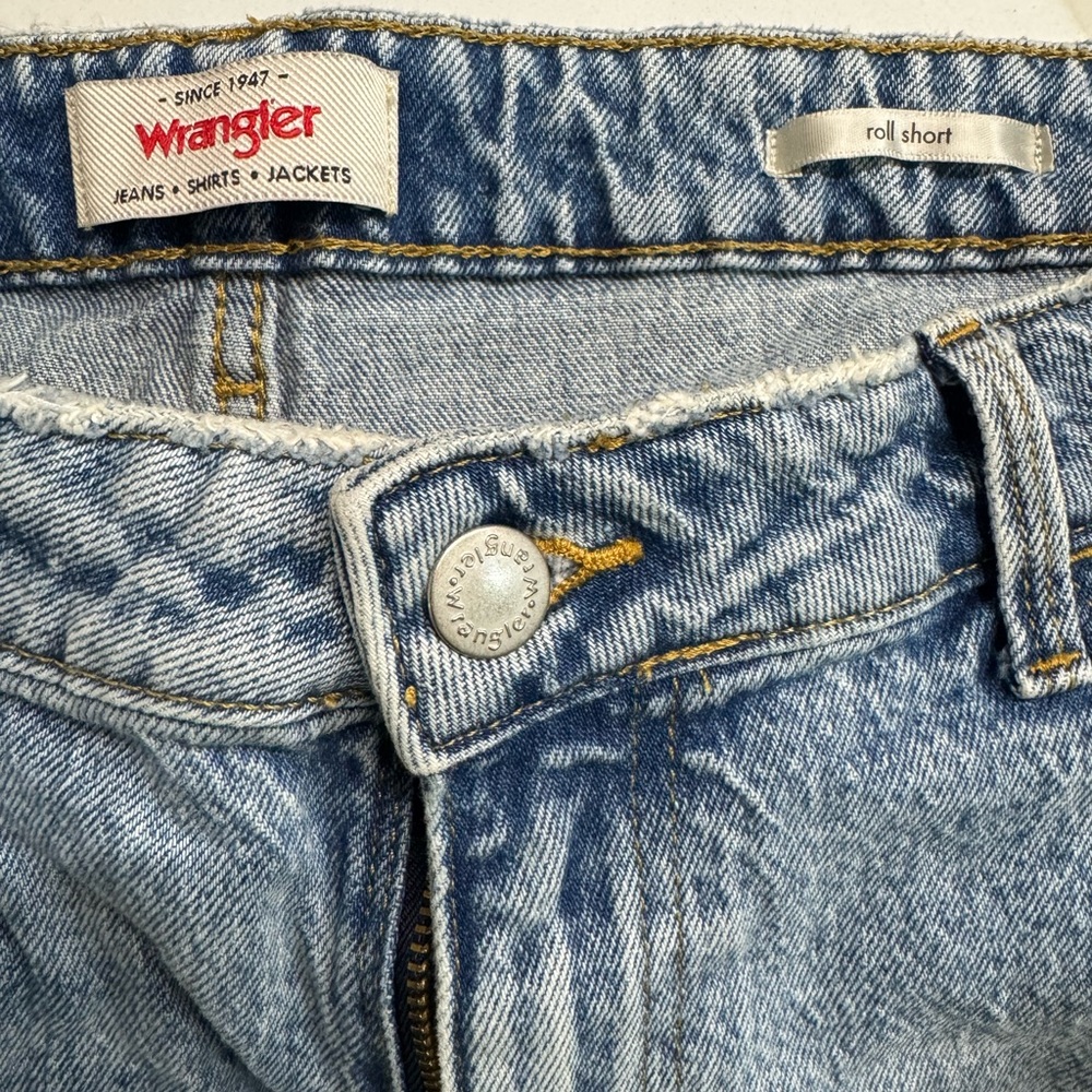 Wrangler Roll-Up Short - Picture 3 of 3